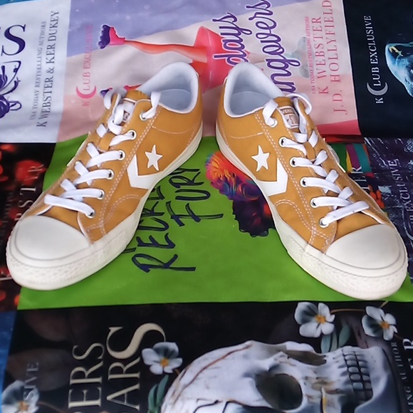 Unisex Converse One size 8 in men's and size 10 in women's - Picture 2 of 6
